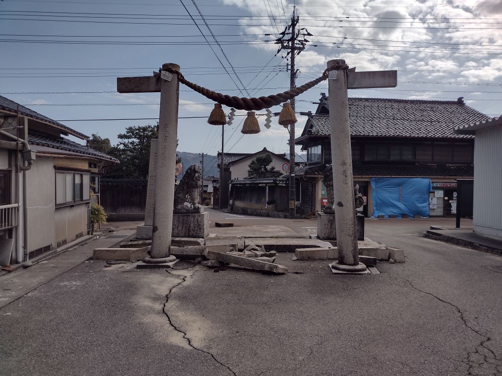 能登部神社ー鳥居の内側