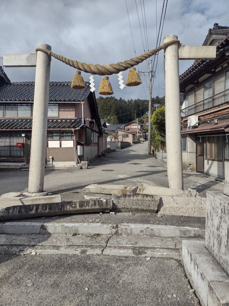 能登部神社ー鳥居の外側